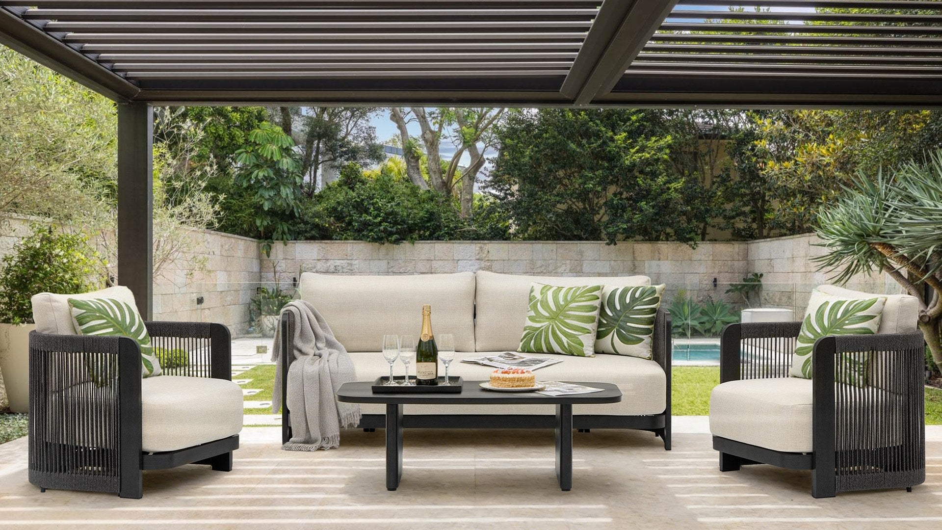 HAVANA Black Wood set under a pergola by the pool